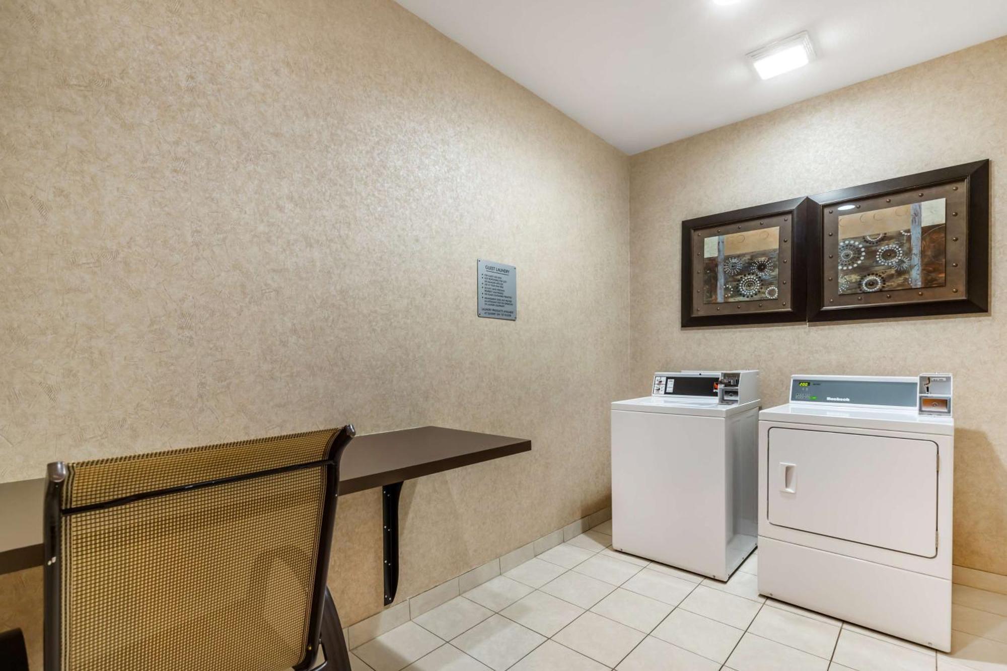 Best Western Plus Lytle Inn And Suites Exterior foto