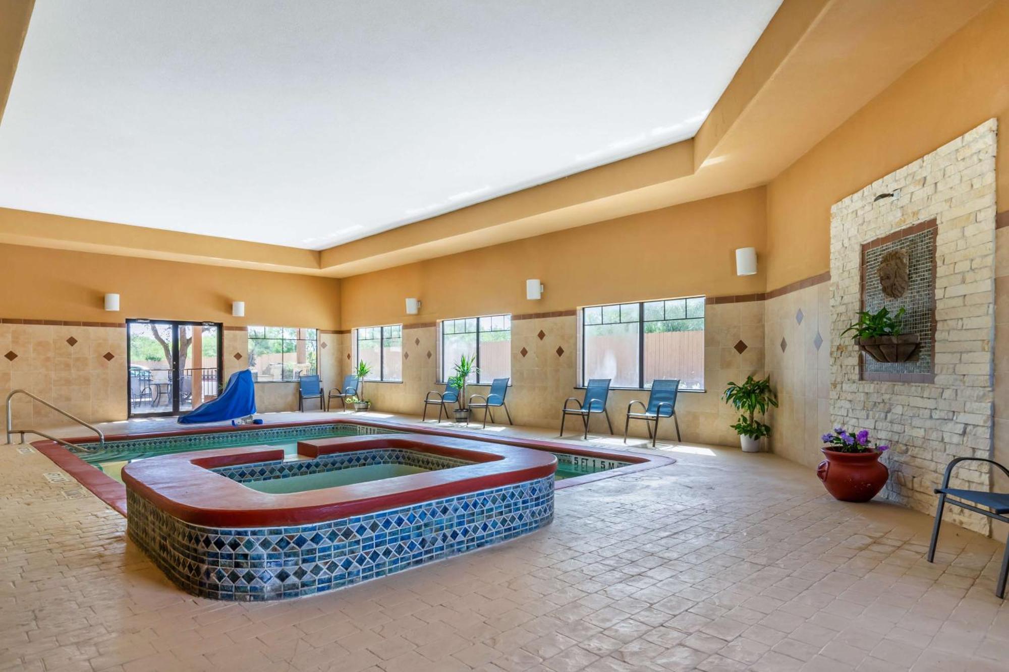 Best Western Plus Lytle Inn And Suites Exterior foto